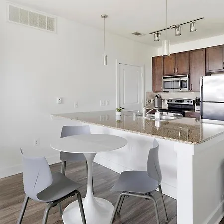 Apartment Landing - North *