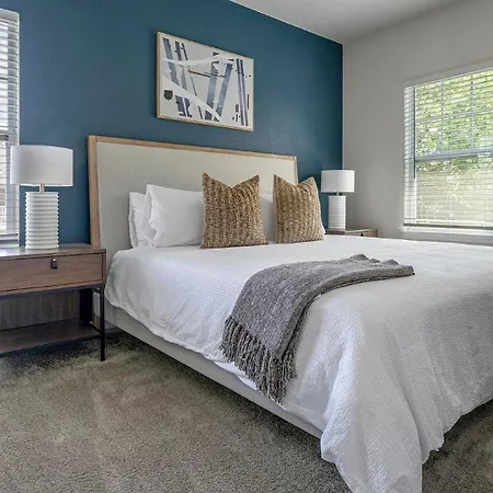 Landing - North Apartment