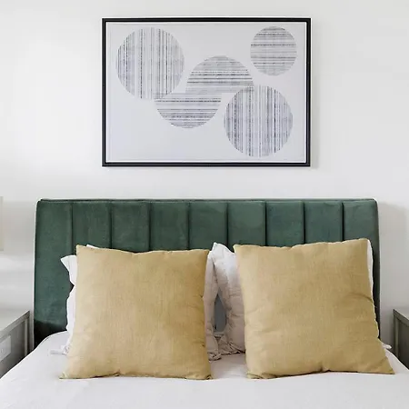 Apartment Landing - North *