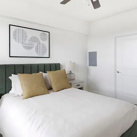 Apartment Landing - North