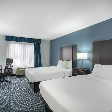 Hotel Clarion Pointe 3*
