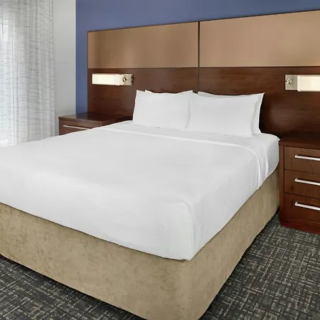 By Marriott Airport Hotel 3*