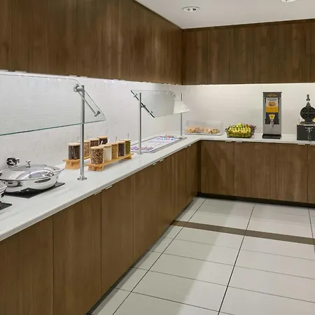 Hotel By Marriott Airport 3*