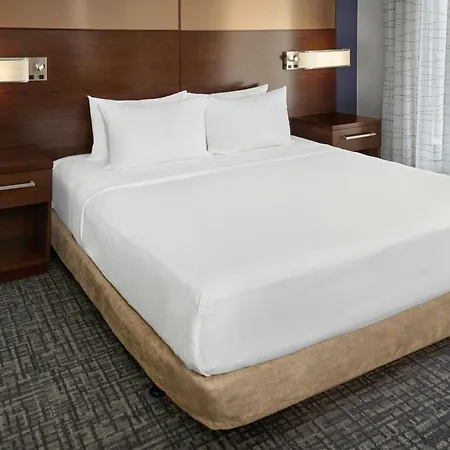 Hotel By Marriott Airport