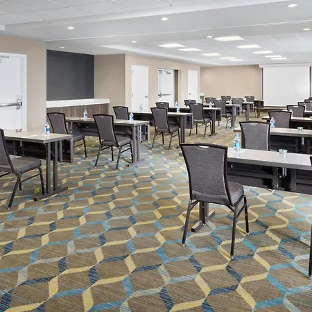 Hotel By Marriott Airport 3*