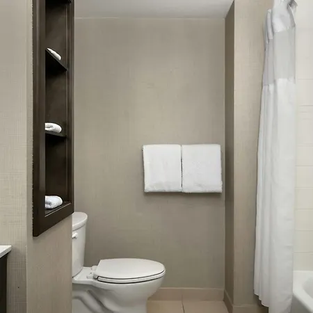 By Marriott Northlake