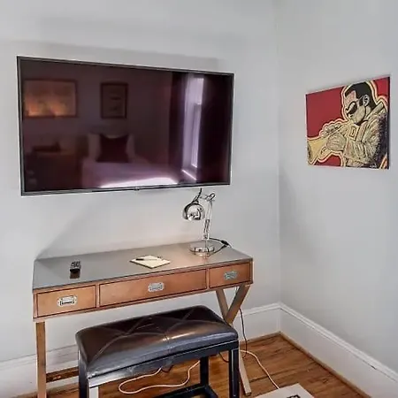 Chic Comfortable 2br With Porch Near Dilworth Charlotte
