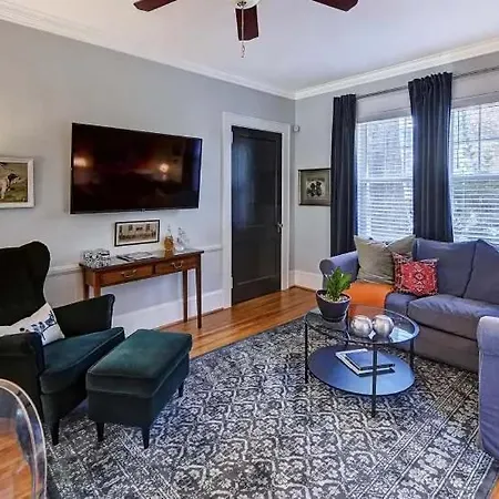 Chic Comfortable 2br With Porch Near Dilworth Holiday home *