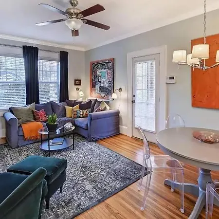Chic Comfortable 2br With Porch Near Dilworth Holiday home