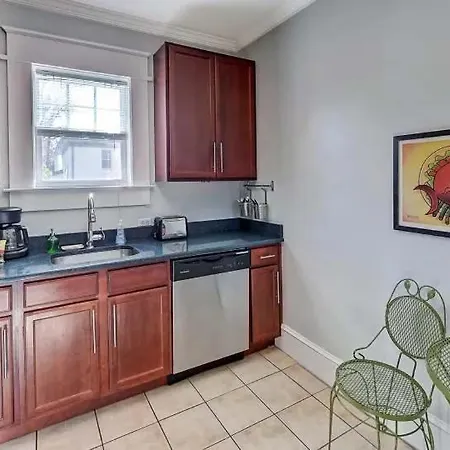 Holiday home Chic Comfortable 2br With Porch Near Dilworth *