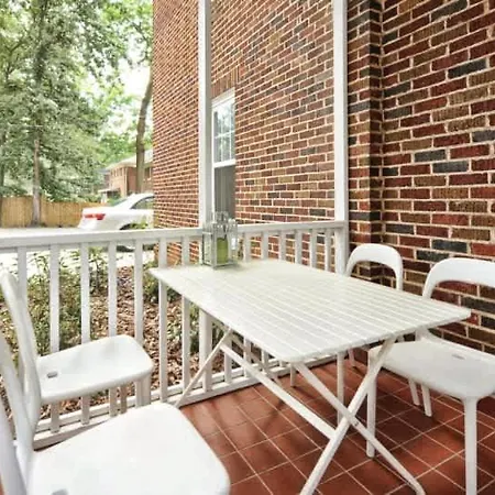 Chic Comfortable 2br With Porch Near Dilworth Holiday home *