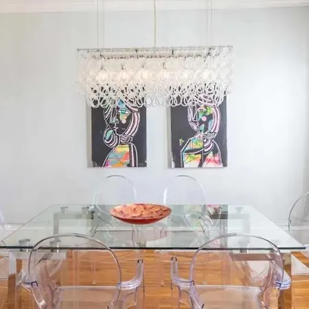Lovely 2br Near Uptown Holiday home *