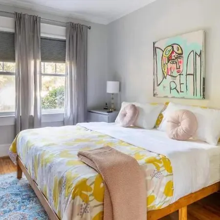 Holiday home Lovely 2br Near Uptown *