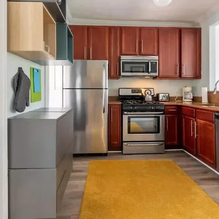 Lovely 2br Near Uptown