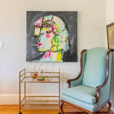 Lovely 2br Near Uptown