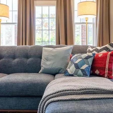 Lovely 2br Near Uptown *