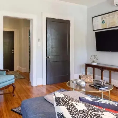 Holiday home Lovely 2br Near Uptown