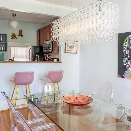 Lovely 2br Near Uptown Holiday home