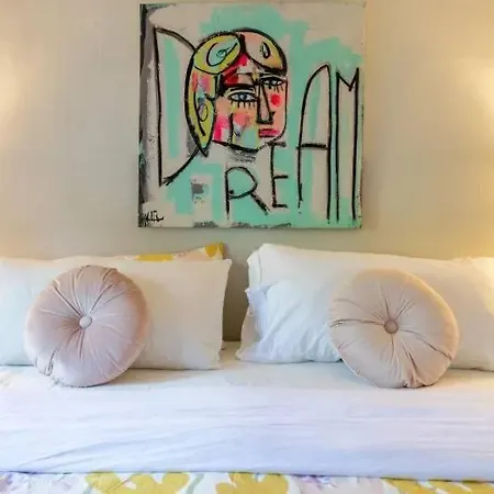 Lovely 2br Near Uptown Holiday home *