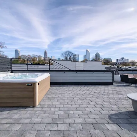 Modern Rooftop Townhome W Hot Tub & Skyline Views Holiday home Charlotte
