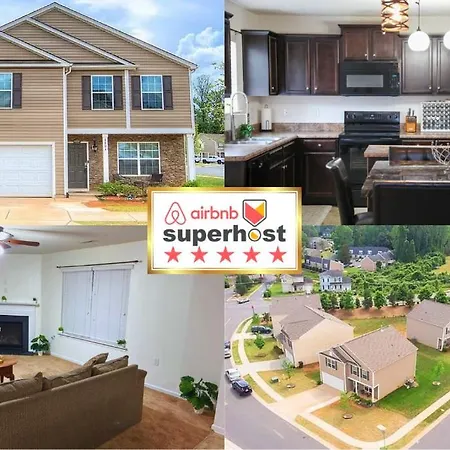 Modern 4 Bedroom Near Uptown Holiday home *