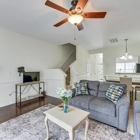 Dog-friendly Townhome W/ Patio In Area! *