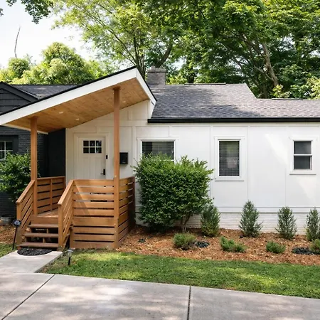 Hpthe Bungalowspectrumbojanglesfenced Yarddog * Charlotte