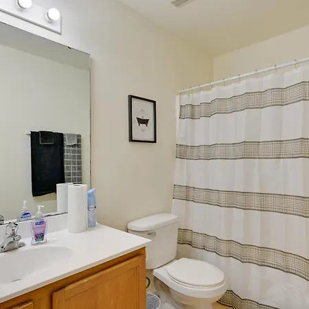 5 Mi To Uptown Charlotte! Family Retreat W/ Yard Holiday home *