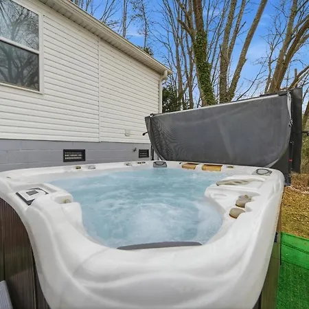 Holiday home Castaway Cove 5 Bed Retreat Fire Pit Hot Tub! *