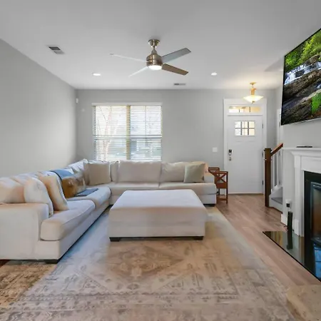 3br Townhome | 5 Min To Uptown, Boa, & Atrium Holiday home Charlotte