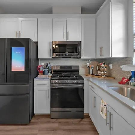 3br Townhome | 5 Min To Uptown, Boa, & Atrium *