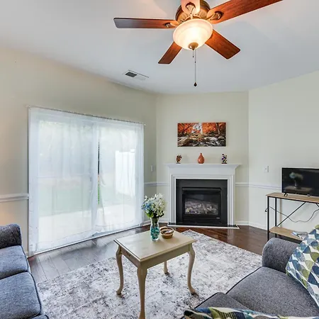 Holiday home Dog-friendly Townhome W/ Patio In Area!