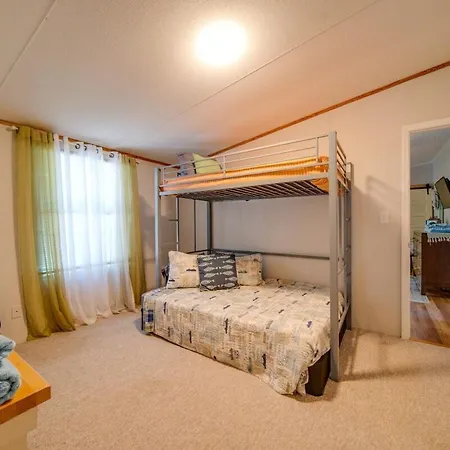 Holiday home Castaway Cove 5 Bed Retreat Fire Pit Hot Tub!