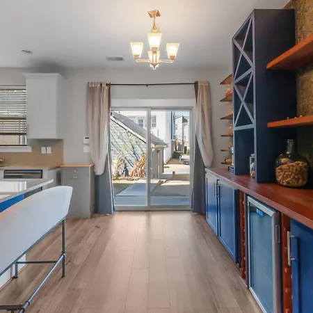 Holiday home 3br Townhome | 5 Min To Uptown, Boa, & Atrium Charlotte