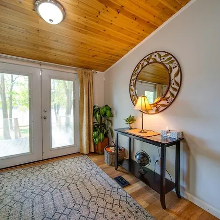 Castaway Cove 5 Bed Retreat Fire Pit Hot Tub! Holiday home Charlotte