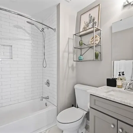 2br With Fenced Backyard, Minutes To Uptown Holiday home Charlotte