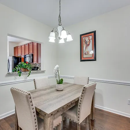 Holiday home Dog-friendly Townhome W/ Patio In Area! Charlotte