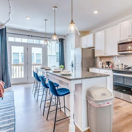 4br Townhouse King Bed Garage Northlake Holiday home Charlotte
