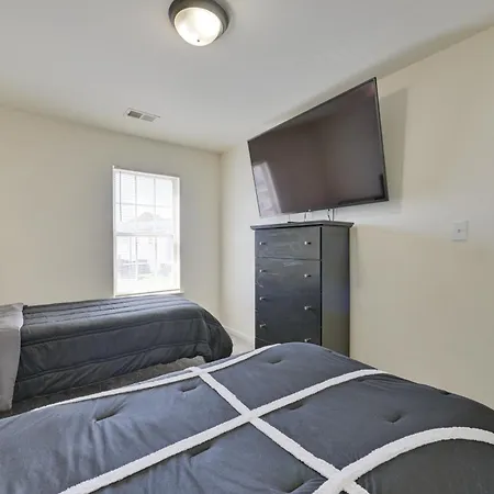5 Mi To Uptown Charlotte! Family Retreat W/ Yard *