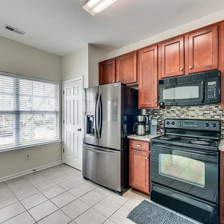 Dog-friendly Townhome W/ Patio In Area! *
