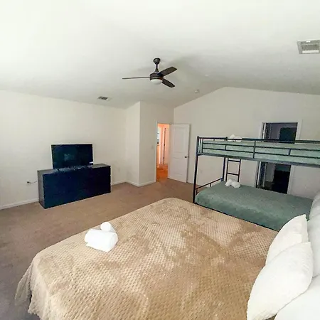 Modern 4 Bedroom Near Uptown Charlotte