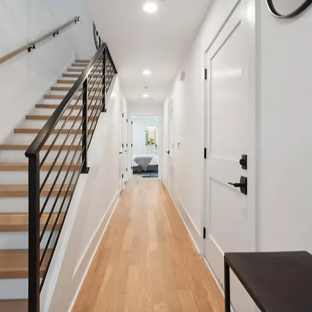Luxury Build - King Beds - Minutes To Uptown Holiday home