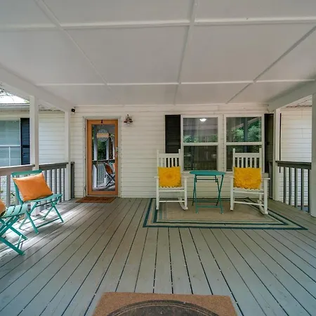 Holiday home Castaway Cove 5 Bed Retreat Fire Pit Hot Tub! Charlotte