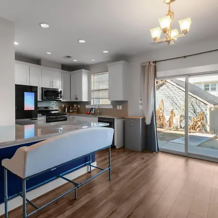 Holiday home 3br Townhome | 5 Min To Uptown, Boa, & Atrium Charlotte