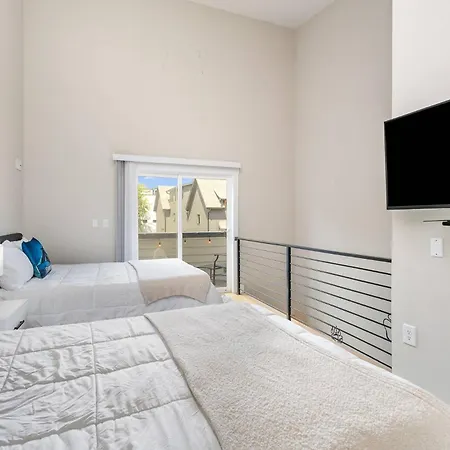 Uptown Panthers Den 2 Holiday home *