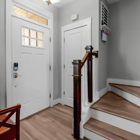 3br Townhome | 5 Min To Uptown, Boa, & Atrium Holiday home Charlotte