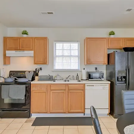 Holiday home 5 Mi To Uptown Charlotte! Family Retreat W/ Yard Charlotte