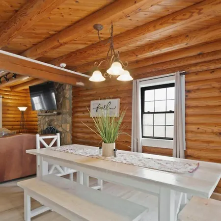 Renovated 5br/3ba W/ Rec Holiday home Charlotte