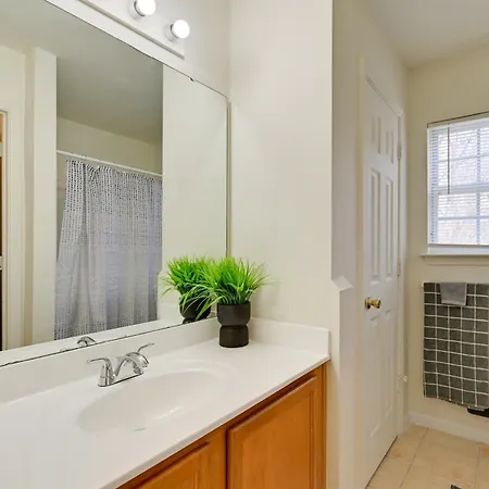 5 Mi To Uptown Charlotte! Family Retreat W/ Yard Holiday home Charlotte
