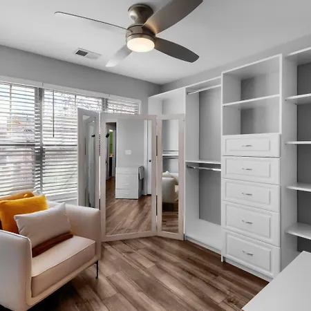 Holiday home 3br Townhome | 5 Min To Uptown, Boa, & Atrium Charlotte